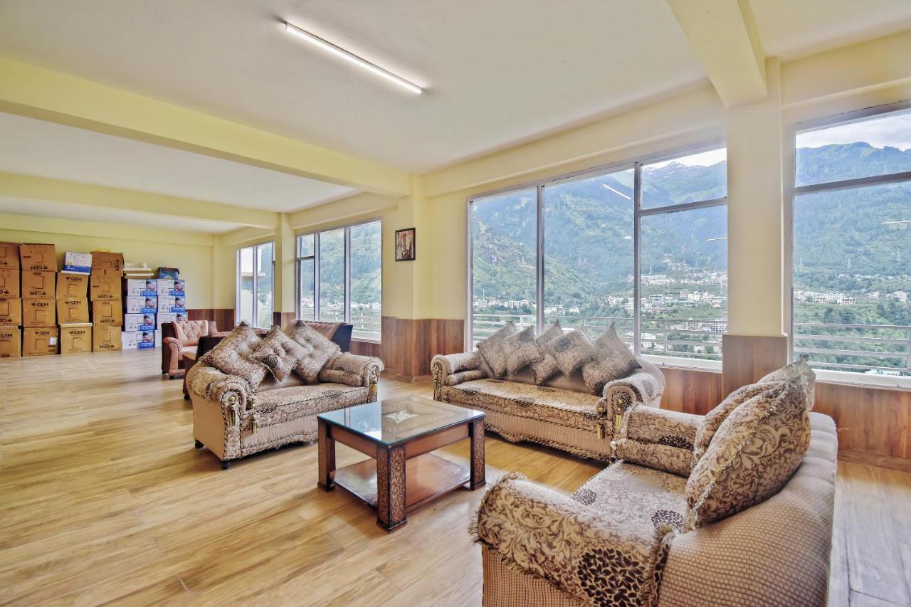 Hôtel Capital O 42006 Phalguni Regency à Manāli Extérieur photo
